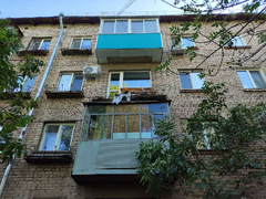 В Саратовской области рухнул балкон с мужчиной: дело в суде