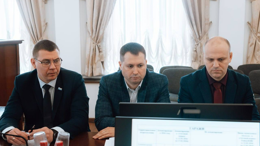 В Саратове продолжают сносить незаконные рекламные щиты