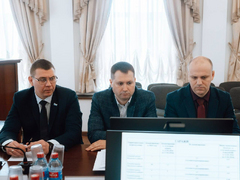 В Саратове продолжают сносить незаконные рекламные щиты