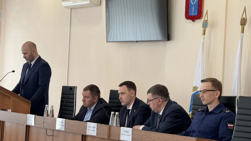 Глава Энгельсского района напомнил об ответственности за расчистку крыш и дворов