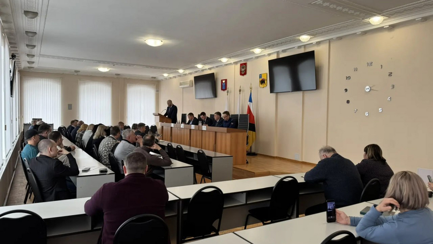 Глава Энгельсского района напомнил об ответственности за расчистку крыш и дворов
