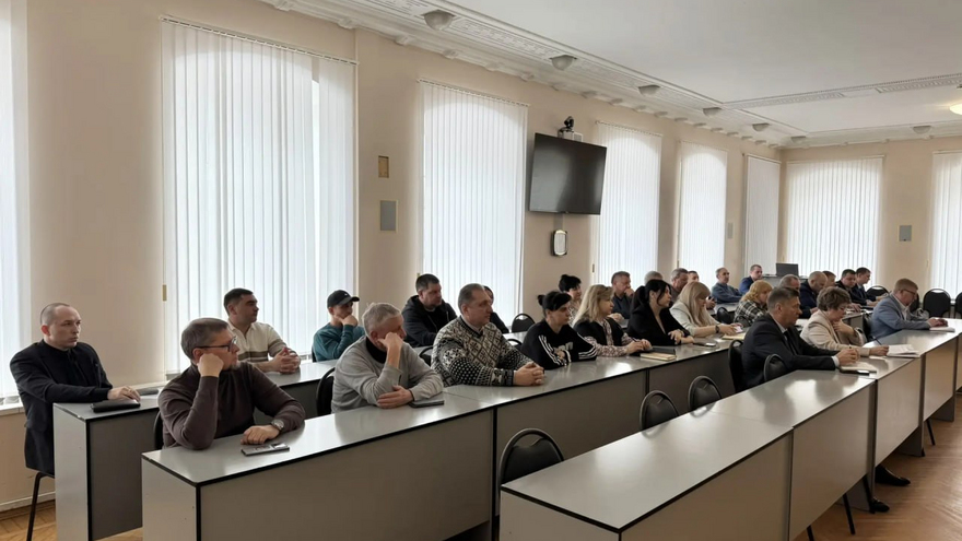 Глава Энгельсского района напомнил об ответственности за расчистку крыш и дворов