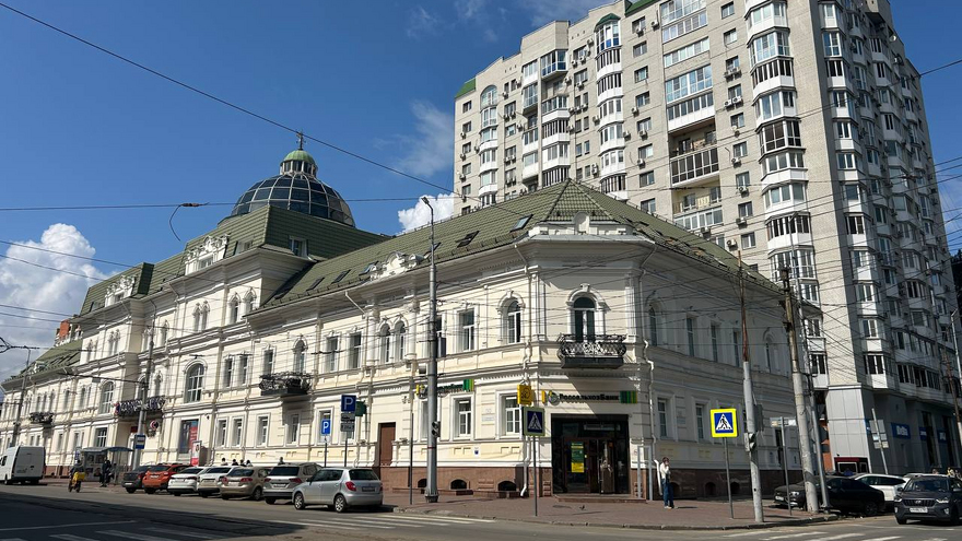 Падение наледи на женщину с Каштана: возбуждено уголовное дело