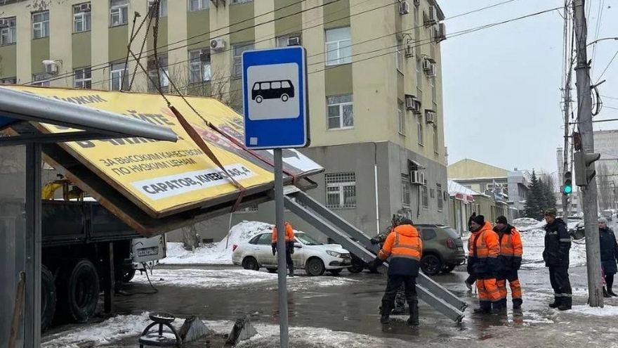 В крупнейших городах Саратовской области снесли 300 незаконных ларьков и рекламных щитов