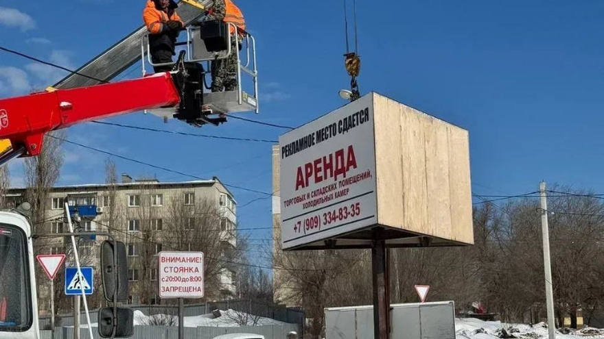 В крупнейших городах Саратовской области снесли 300 незаконных ларьков и рекламных щитов