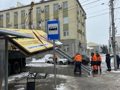 В крупнейших городах Саратовской области снесли 300 незаконных ларьков и рекламных щитов