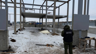 В Саратове рабочий фирмы Торговый дом Градиент покалечился при падении с высоты