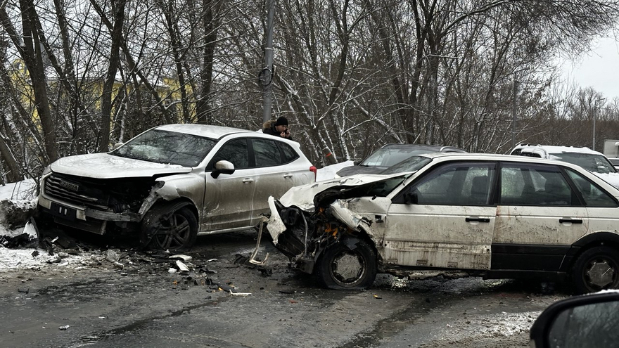 В Саратове ДТП привело к серьезным заторам