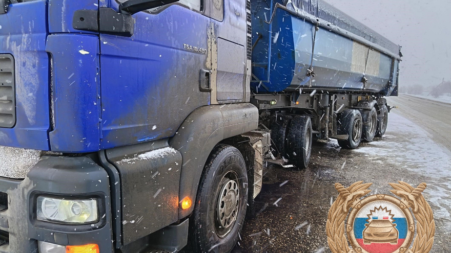 Водитель фургона пострадал в ДТП с грузовиком под Саратовом
