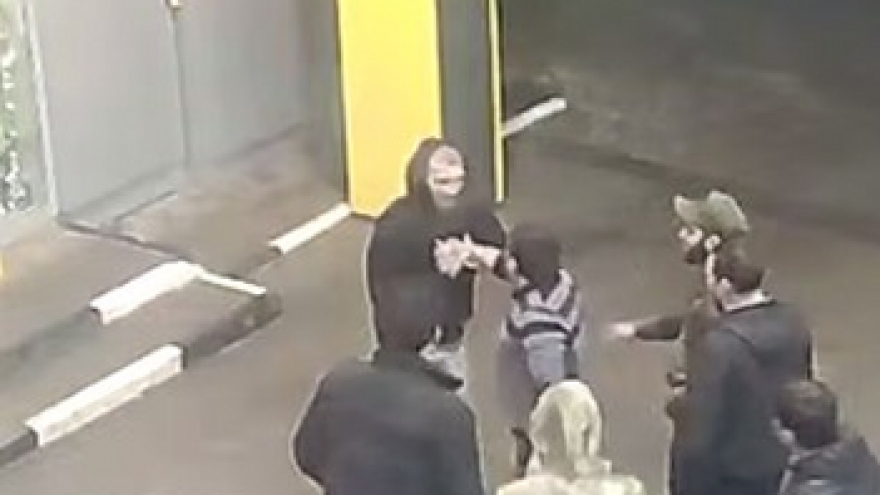 Группа чеченцев с ножом напала на мужчин на заправке в Саратовской области
