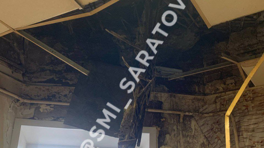 В Саратове рухнул потолок в доме-памятнике, где умер физик Яблочков