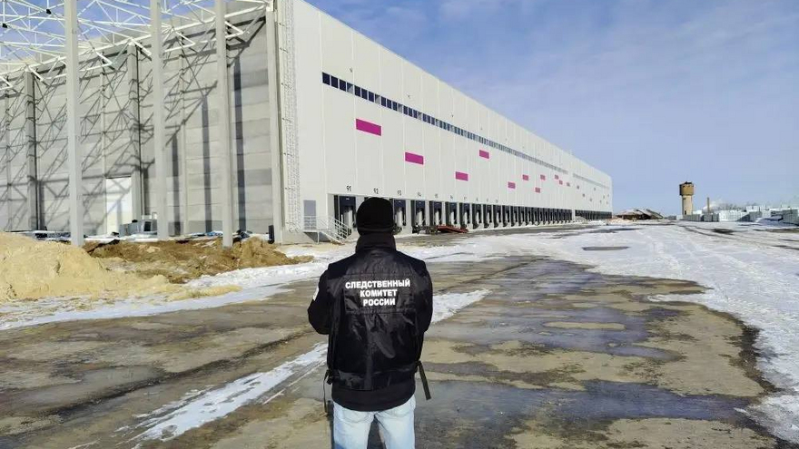 В Саратове рабочий упал с высоты и сломал ногу