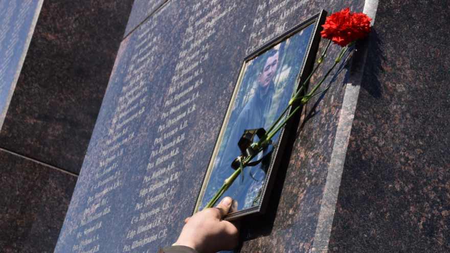 В Саратове увековечили память 200 бойцов СВО