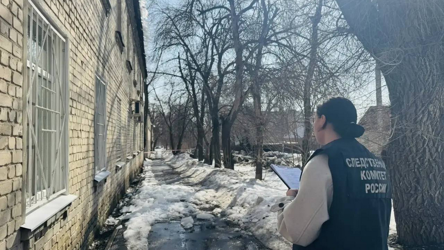 В Саратове подростка травмировало наледью