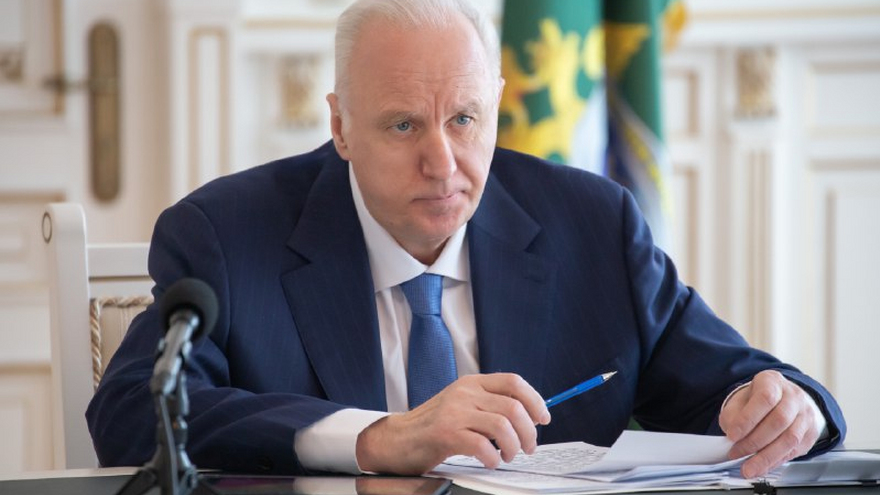 Бастрыкин ждет доклад по уголовному делу о падении наледи на юношу в Саратове