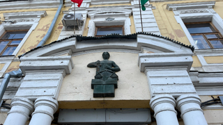 Нерадивый отец начал платить алименты из-за риска лишиться машины