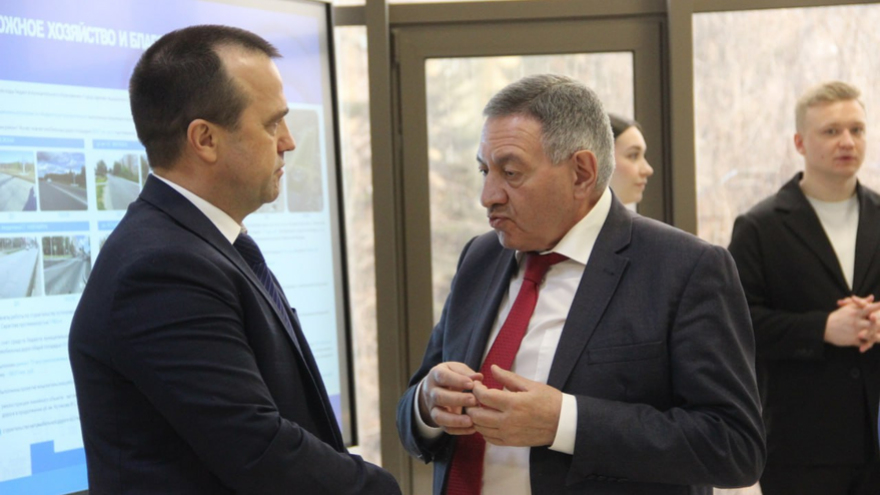 Губернатор потребовал добиваться повышения зарплат в Саратове