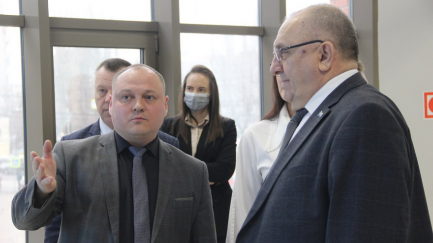 Губернатор потребовал добиваться повышения зарплат в Саратове