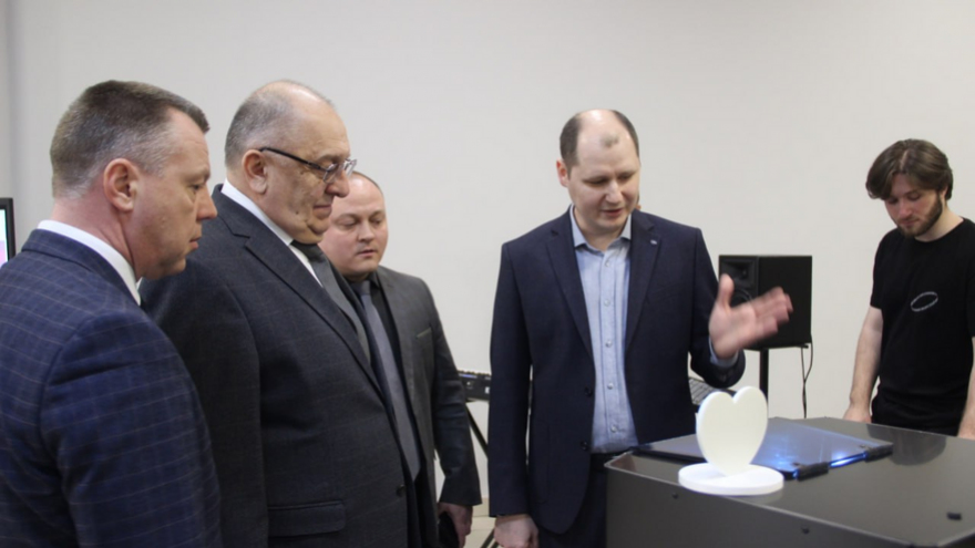Губернатор потребовал добиваться повышения зарплат в Саратове