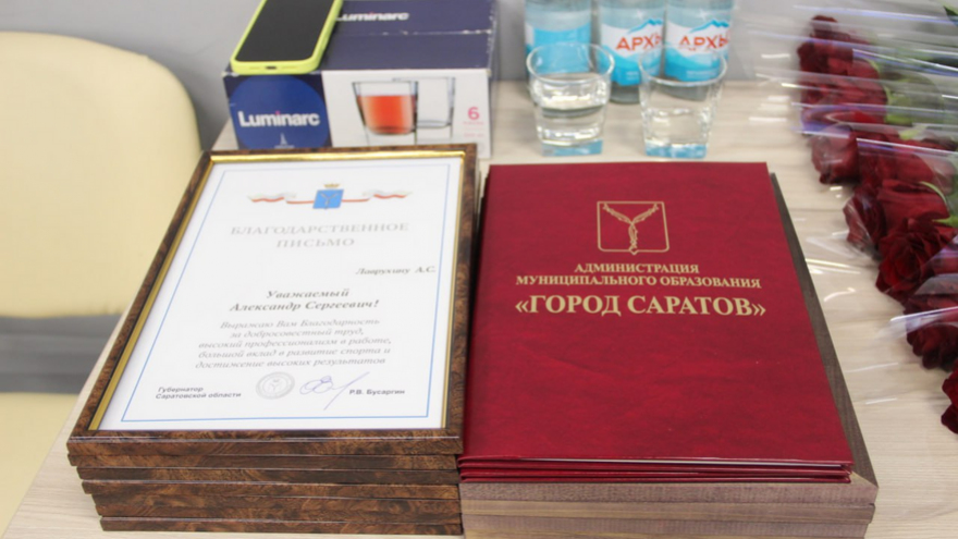 Губернатор потребовал добиваться повышения зарплат в Саратове