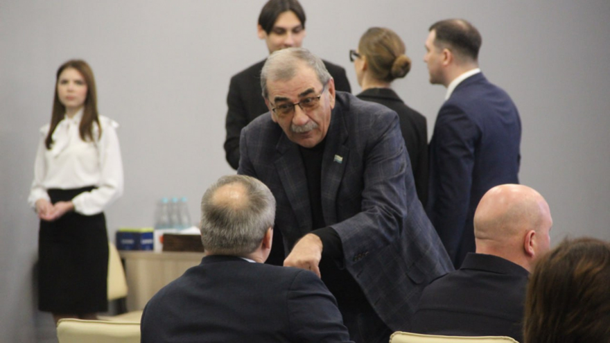 Губернатор потребовал добиваться повышения зарплат в Саратове