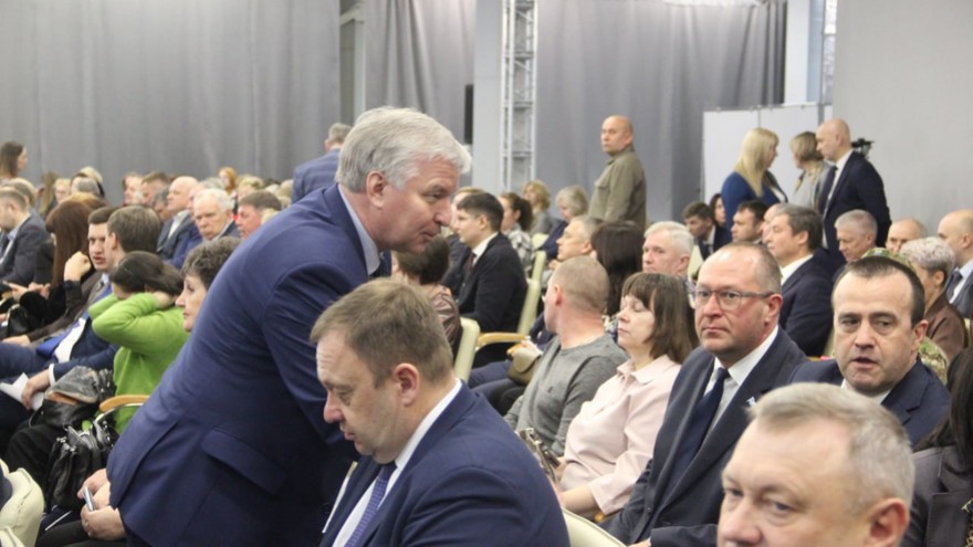 Губернатор потребовал добиваться повышения зарплат в Саратове