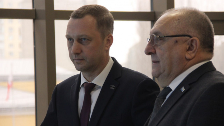 Губернатор потребовал добиваться повышения зарплат в Саратове