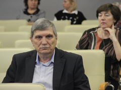 Губернатор потребовал добиваться повышения зарплат в Саратове