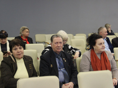 Губернатор потребовал добиваться повышения зарплат в Саратове
