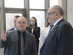 Губернатор потребовал добиваться повышения зарплат в Саратове