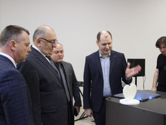 Губернатор потребовал добиваться повышения зарплат в Саратове