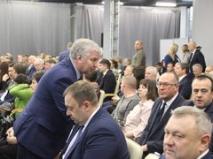 Губернатор потребовал добиваться повышения зарплат в Саратове