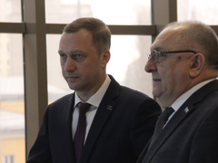 Губернатор потребовал добиваться повышения зарплат в Саратове