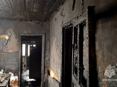 Под Саратовом пожарные нашли труп в горевшем доме