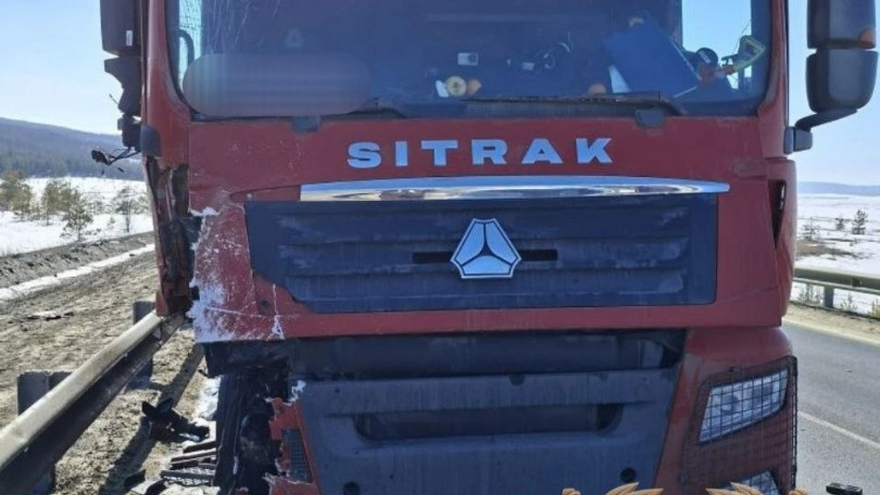 В Саратовской области пассажир пикапа погиб в массовом ДТП с фурами