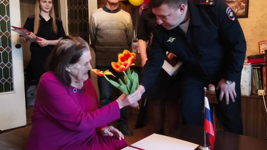 В Саратове 91-летней приезжей с Украины выдали российский паспорт