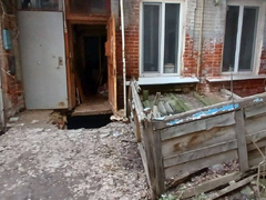 В Саратове завели уголовное дело из-за провала у входа в дом-памятник
