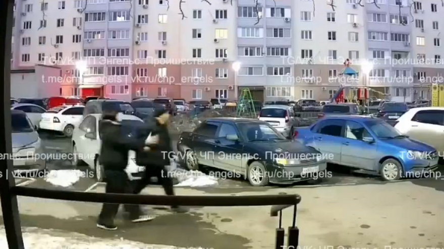 В Энгельсе мужчина напал на 13-летнюю девочку