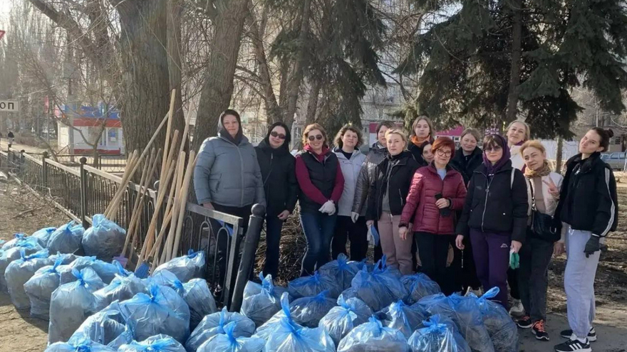 На субботнике в Саратове собрали 2 тысячи кубометров мусора