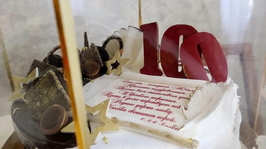 Саратовский ветеран отпраздновал 100-летие с полицейскими