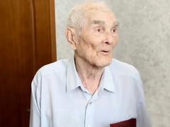 Саратовский ветеран отпраздновал 100-летие с полицейскими