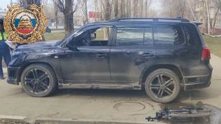 Водитель электровелосипеда попал под колеса Toyota