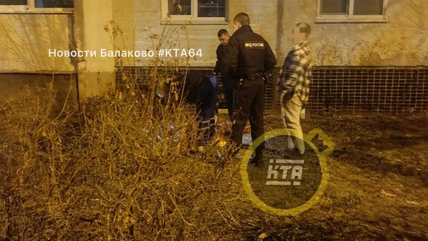 В Балакове девушка упала с высоты и попала в больницу
