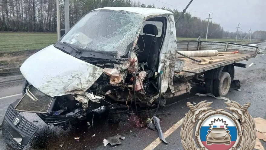 Водитель Газели разбился в столкновении с фурой
