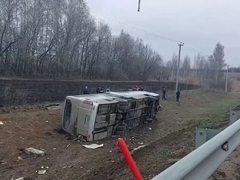 В Саратовской области перевернулся автобус с 23 детьми