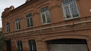 В Саратове двухэтажный памятник у Покровской церкви признали аварийным