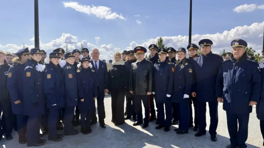 Сотрудники СК высадили кедр на месте приземления Гагарина