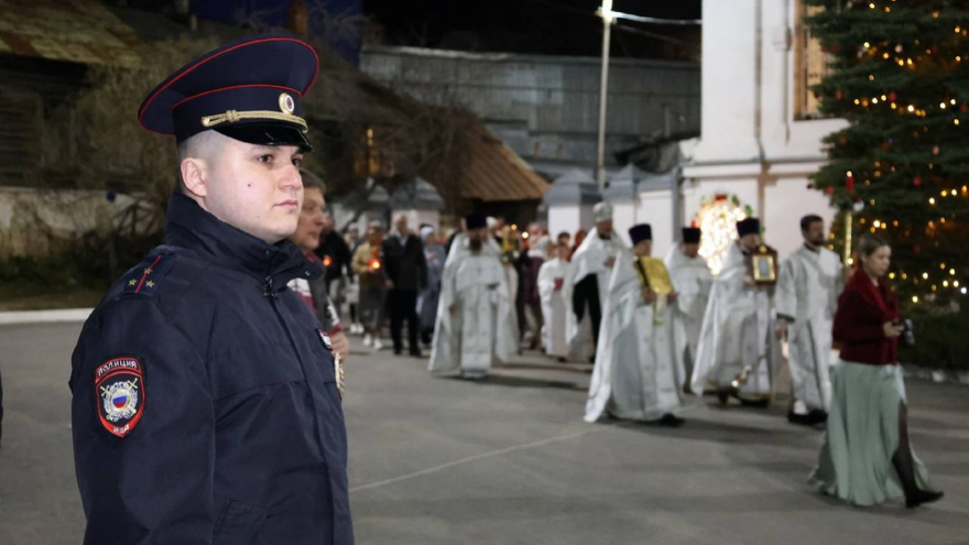 В пасхальную ночь богослужения посетили более 20 тысяч саратовцев