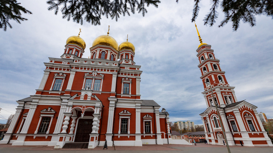 В Саратове встретили Благодатный огонь из Иерусалима