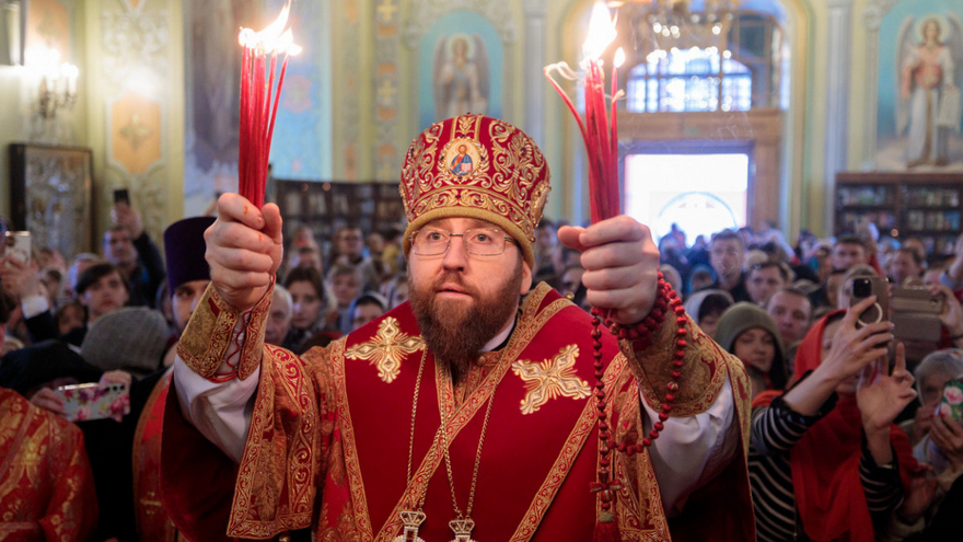 В Саратове встретили Благодатный огонь из Иерусалима
